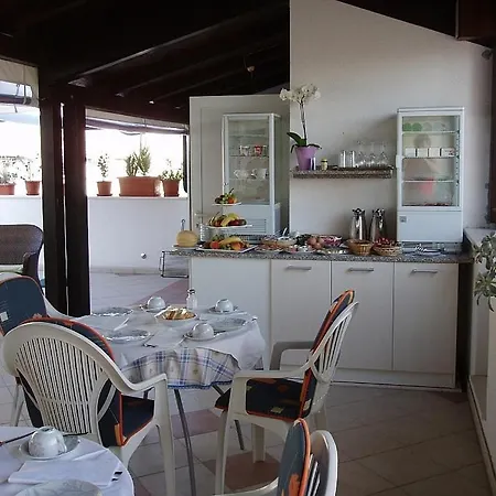 In With Terrace, Air Conditioning, Wifi, Washing Machine 4237-7 Vendégház